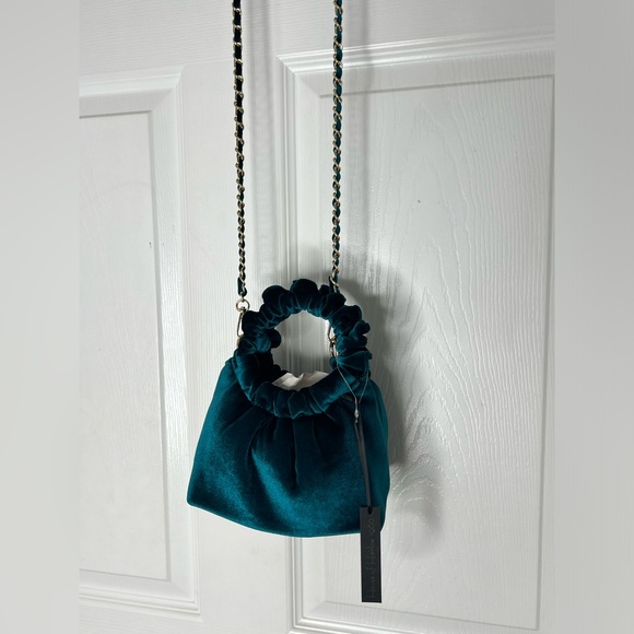 NWT House of Harlowe Emerald Green Velvet & Chain Crossbody - Picture 4 of 7